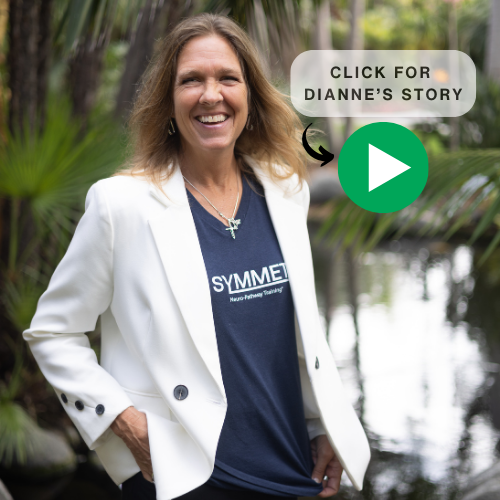 Website images SNPT (9) Smile, Sleeve, Happiness, Facial expression, Tooth, Jewellery, Blazer, Blond, Necklace, Long hair